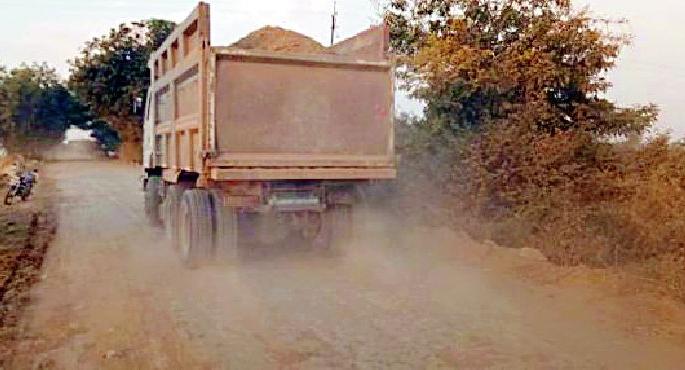 Exploration of mineral minerals in Umarkhed taluka | उमरखेड तालुक्यात गौण खनिजाचे उत्खनन