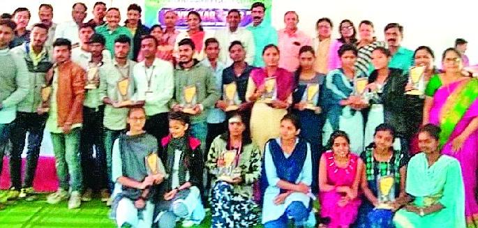 The invention competition in Amolakchand College | अमोलकचंद महाविद्यालयात आविष्कार स्पर्धा