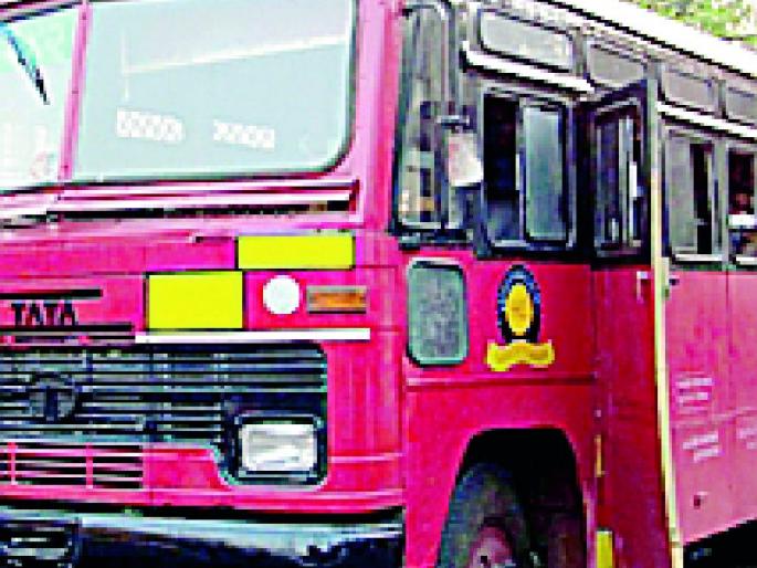 Yavatmal 'ST' on depot wind | यवतमाळ ‘एसटी’ आगार वाऱ्यावर Yavatmal 'ST' on depot wind | यवतमाळ ‘एसटी’ आगार वाऱ्यावर