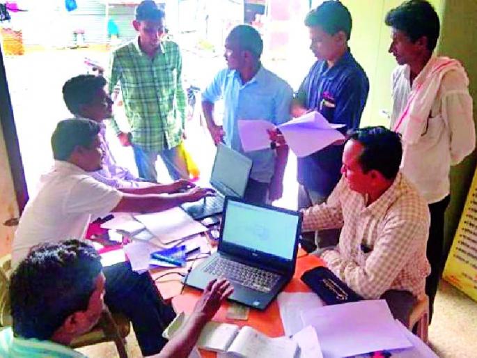 Fixed jam, and insurance server jam | मुदत तोंडावर, अन् विम्याचे सर्व्हरच ठप्प Fixed jam, and insurance server jam | मुदत तोंडावर, अन् विम्याचे सर्व्हरच ठप्प