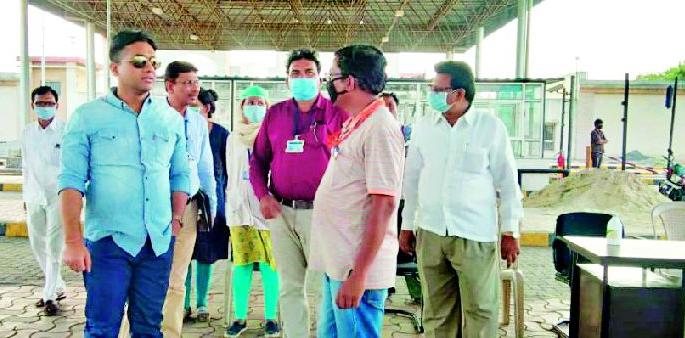 Quarantine made to the bride with US return Groom | अमेरिका रिटर्न नवरदेवासह नवरीला केले क्वॉरंटाईन Quarantine made to the bride with US return Groom | अमेरिका रिटर्न नवरदेवासह नवरीला केले क्वॉरंटाईन