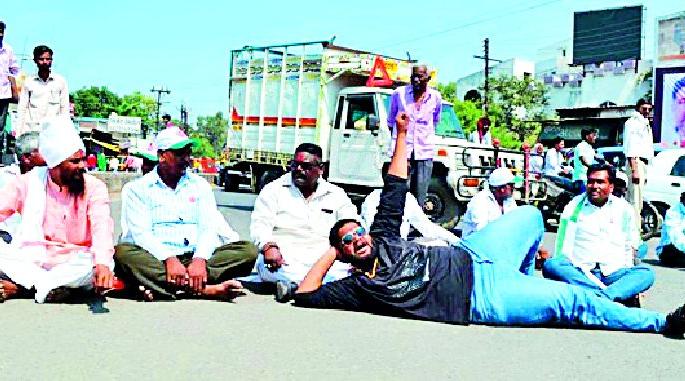 Stop the path in Pusad taluka | पुसद तालुक्यात रास्ता रोको