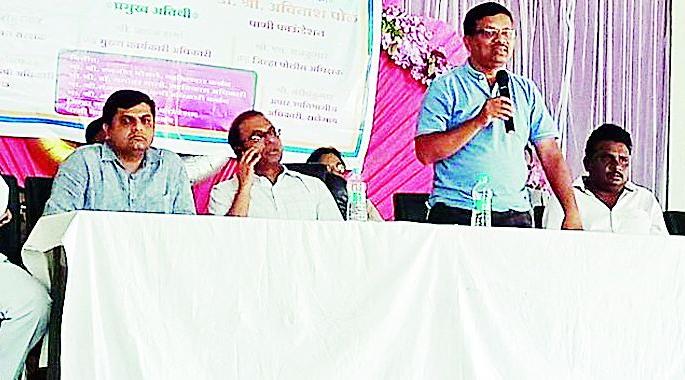 Effective water conservation can be done only by Manashvardhan | मनसंवर्धनानेच प्रभावी जलसंधारण शक्य Effective water conservation can be done only by Manashvardhan | मनसंवर्धनानेच प्रभावी जलसंधारण शक्य