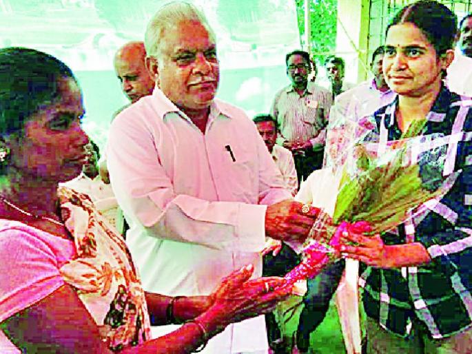 Two felices after Avani's death | अवनीच्या खात्म्यानंतर झाले दोन सत्कार Two felices after Avani's death | अवनीच्या खात्म्यानंतर झाले दोन सत्कार