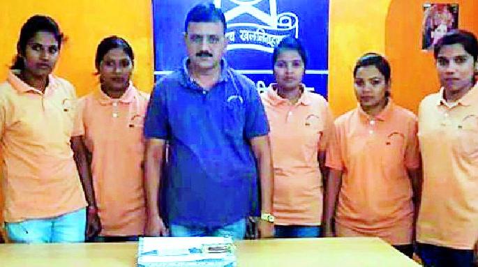 The women's police officers on the goose 'Yida' were very heavy | गुंड ‘येडा’वर महिला पोलीस ठरल्या भारी The women's police officers on the goose 'Yida' were very heavy | गुंड ‘येडा’वर महिला पोलीस ठरल्या भारी