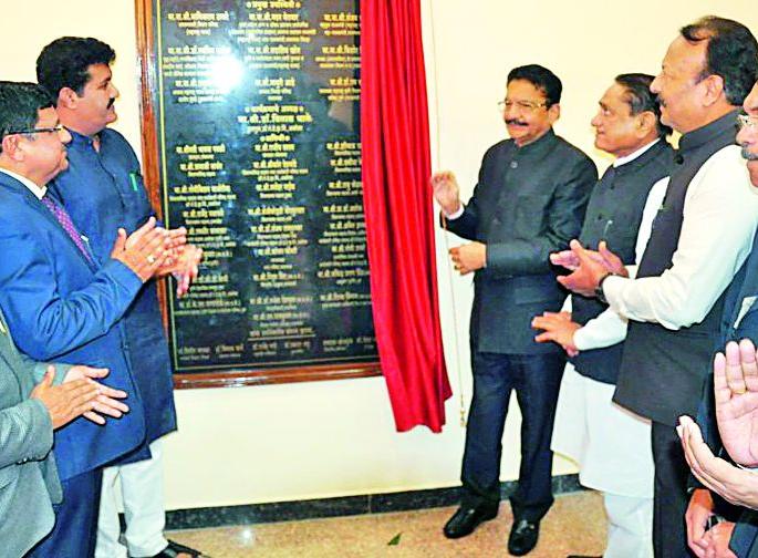 Farmers-scientists have lost contact, communication | शेतकरी-शास्त्रज्ञांतील संपर्क, संवादच हरविला Farmers-scientists have lost contact, communication | शेतकरी-शास्त्रज्ञांतील संपर्क, संवादच हरविला