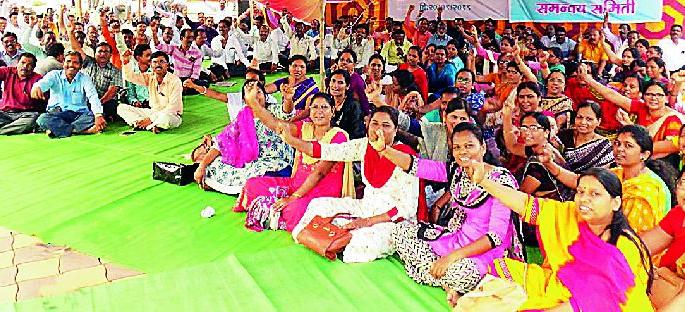 Revenue movement stalled government functioning | महसूलच्या आंदोलनाने शासकीय कामकाज ठप्प