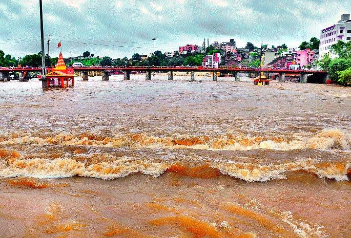 Minimum decline in the level of the Godown | गोदेच्या पातळीमध्ये अल्पशी घट  Minimum decline in the level of the Godown | गोदेच्या पातळीमध्ये अल्पशी घट