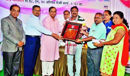  To increase national pride for patriotism | देशहितासाठी राष्ट्रप्रेम वृद्धिंगत व्हावे