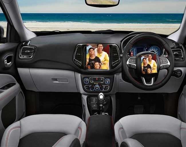 photos of family members to be mounted on the steering, Dashboard; The reason also makes you think ... | डॅशबोर्ड, स्टेअरिंगवर लावावा लागणार कुटुंबीयांचा फोटो; कारणही विचार करायला लावेल...