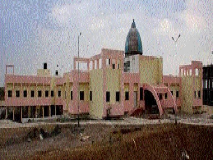 3 crores of building machinery, eating dust due to lack of material | ३७ कोटींच्या इमारती यंत्र, साहित्याअभावी धूळ खात 3 crores of building machinery, eating dust due to lack of material | ३७ कोटींच्या इमारती यंत्र, साहित्याअभावी धूळ खात