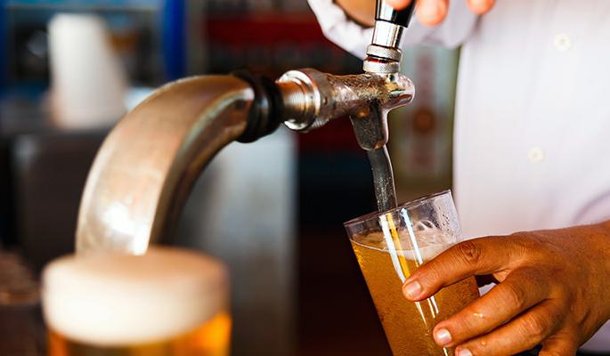 Illegal beerbar in hotels continues | हॉटेल्समध्ये बेकायदा बिअरबार सुरूच Illegal beerbar in hotels continues | हॉटेल्समध्ये बेकायदा बिअरबार सुरूच