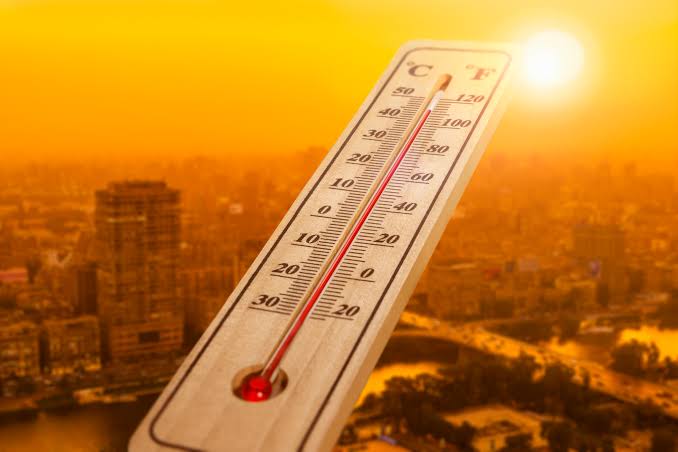 Maximum temperatures reached over forty in many cities in the state | राज्यातील अनेक शहरात कमाल तापमान पोहचले चाळीशी पार Maximum temperatures reached over forty in many cities in the state | राज्यातील अनेक शहरात कमाल तापमान पोहचले चाळीशी पार