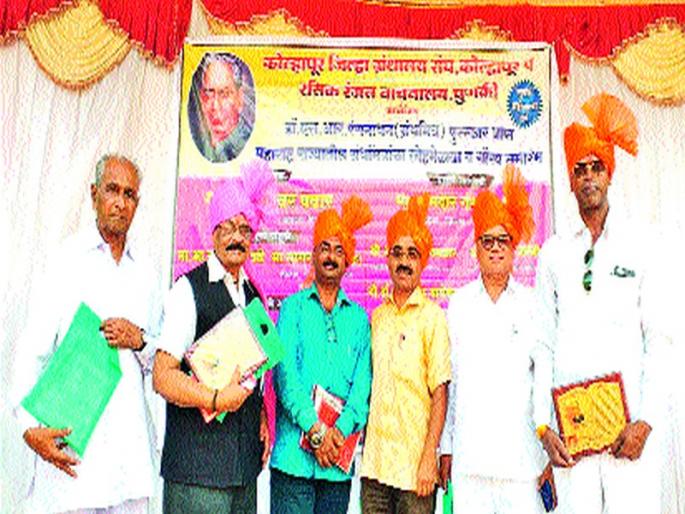  Hospitality felicitations in Nashik district | नाशिक जिल्ह्यातील ग्रंथमित्रांचा सत्कार