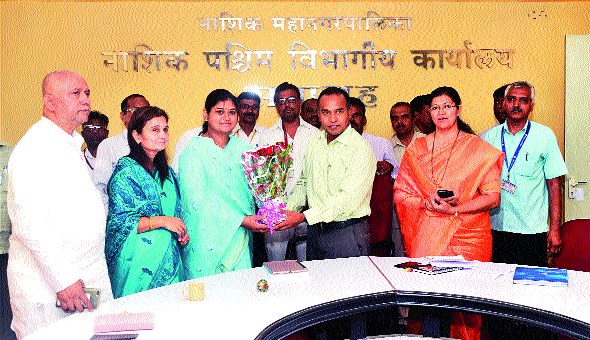 Vaishali Bhosale of MNS, elected as the Nashik West Divisional Chairman, was elected unopposed | नाशिक पश्चिम प्रभाग सभापतिपदी मनसेच्या वैशाली भोसले बिनविरोध Vaishali Bhosale of MNS, elected as the Nashik West Divisional Chairman, was elected unopposed | नाशिक पश्चिम प्रभाग सभापतिपदी मनसेच्या वैशाली भोसले बिनविरोध