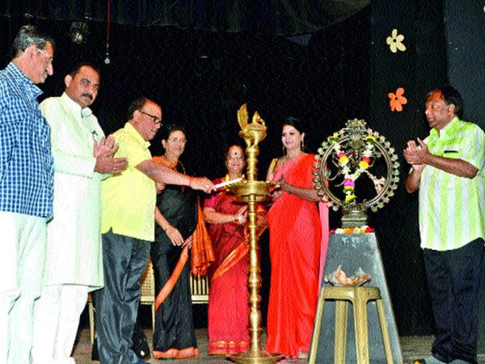 Add a child to the art of art: Surekha Bendre | कलेशी बालकांचे नाते जोडा :  सुरेखा बेंद्रे