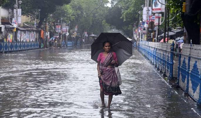 Heavy rains in many places in Central Maharashtra including Konkan, Mumbai | कोकण, मुंबईसह मध्य महाराष्ट्रात अनेक ठिकाणी अतिवृष्टी, विदर्भात जोरदार पाऊस Heavy rains in many places in Central Maharashtra including Konkan, Mumbai | कोकण, मुंबईसह मध्य महाराष्ट्रात अनेक ठिकाणी अतिवृष्टी, विदर्भात जोरदार पाऊस