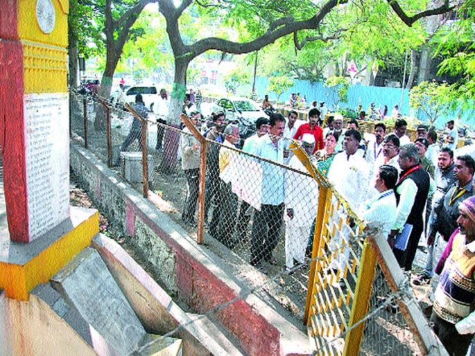 In the divisional division, the administration took control | प्रभागसभेत प्रशासनाला धरले धारेवर In the divisional division, the administration took control | प्रभागसभेत प्रशासनाला धरले धारेवर