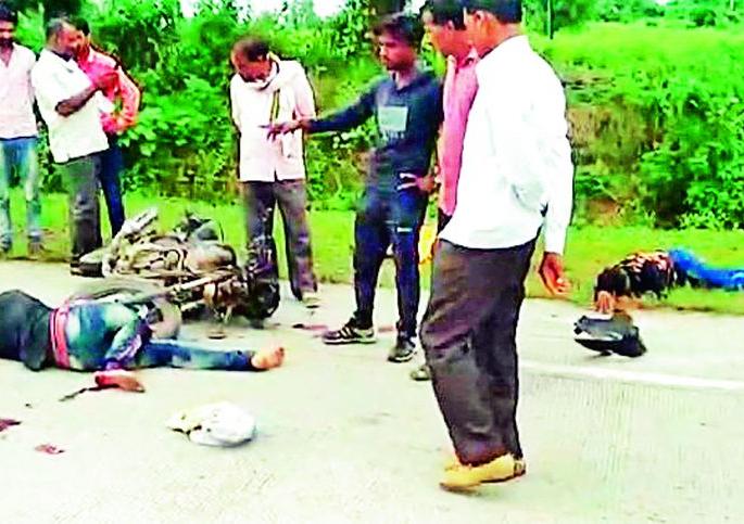 Two-wheeler collided between Ashtagaon and Varla, killing the youth | आष्टगाव ते वरला दरम्यान दुचाकी धडकल्या, युवक ठार Two-wheeler collided between Ashtagaon and Varla, killing the youth | आष्टगाव ते वरला दरम्यान दुचाकी धडकल्या, युवक ठार
