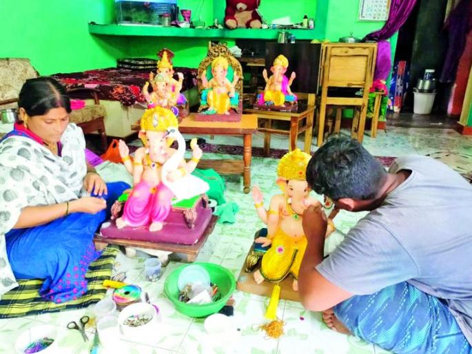 A possible third wave of corona; Increases difficulties facing sculptors | कोरोनाची संभाव्य तिसरी लाट; मूर्तिकारांपुढे वाढविते अडचणी A possible third wave of corona; Increases difficulties facing sculptors | कोरोनाची संभाव्य तिसरी लाट; मूर्तिकारांपुढे वाढविते अडचणी