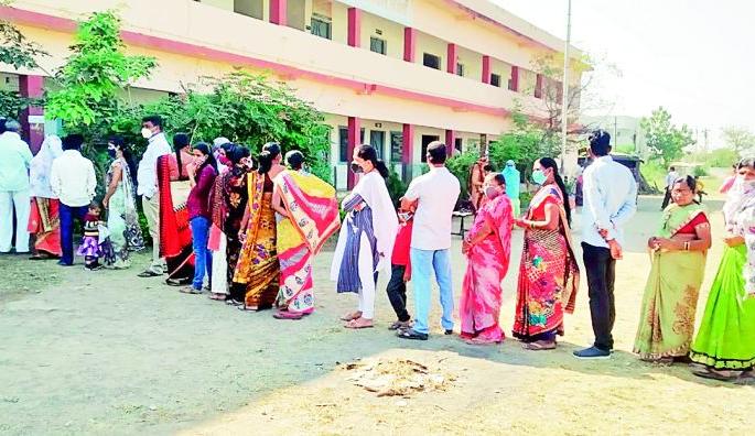 76.46 per cent voters performed national duty | 76.46 टक्के मतदारांनी बजावले राष्ट्रीय कर्तव्य 76.46 per cent voters performed national duty | 76.46 टक्के मतदारांनी बजावले राष्ट्रीय कर्तव्य