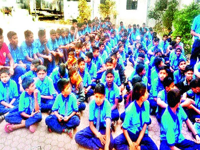  Diet for tribal students in the hostel | वसतिगृहातील आदिवासी विद्यार्थ्यांचा अन्नत्याग