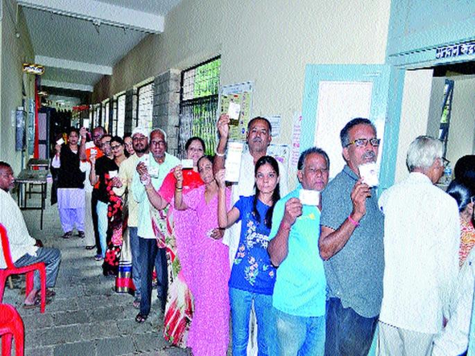 Women, youth enthusiasm | महिला, युवावर्गाचा उत्साह Women, youth enthusiasm | महिला, युवावर्गाचा उत्साह
