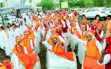 Mahesh Navami enthusiasm: Jayoghoshay Dumdulam campus | महेश नवमी उत्साहात : जयघोषाने दुमदुमला परिसर Mahesh Navami enthusiasm: Jayoghoshay Dumdulam campus | महेश नवमी उत्साहात : जयघोषाने दुमदुमला परिसर