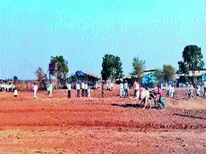 Rada in Dapoor's copper race: stone pelting in the police station | दापूरच्या तांगा शर्यतीत राडा : पोलिसांच्या पथकावर दगडफेक Rada in Dapoor's copper race: stone pelting in the police station | दापूरच्या तांगा शर्यतीत राडा : पोलिसांच्या पथकावर दगडफेक