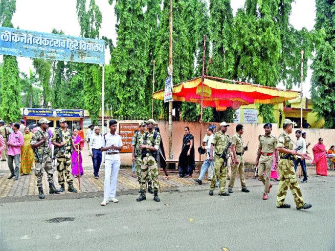 Voting in peace in Kadakot security |  कडेकोट सुरक्षेत शांततेत मतदान  Voting in peace in Kadakot security |  कडेकोट सुरक्षेत शांततेत मतदान