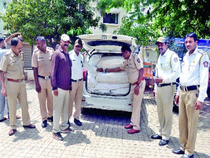 The success of catching Gutkha of 2.5 lakhs | अडीच लाखांचा गुटखा पकडण्यात यश The success of catching Gutkha of 2.5 lakhs | अडीच लाखांचा गुटखा पकडण्यात यश
