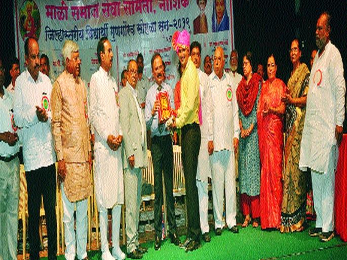 Turn to business rather than work: Mahesh Jigade | नोकरीऐवजी व्यवसायाकडे वळावे : महेश झगडे Turn to business rather than work: Mahesh Jigade | नोकरीऐवजी व्यवसायाकडे वळावे : महेश झगडे