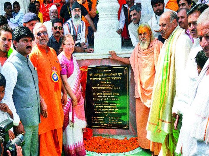 Spiritual power help to solve questions | आध्यात्मिक शक्तीने प्रश्न सुटण्यास मदत : सुमित्रा महाज Spiritual power help to solve questions | आध्यात्मिक शक्तीने प्रश्न सुटण्यास मदत : सुमित्रा महाज