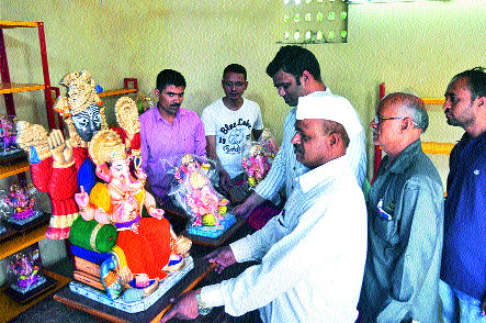 Sale of all the Ganesh idols in the jail | कारागृहातील सर्व गणेशमूर्तींची विक्री Sale of all the Ganesh idols in the jail | कारागृहातील सर्व गणेशमूर्तींची विक्री