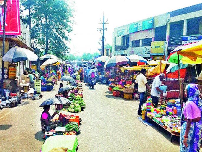 Vegetable dispute vikopala; Space for two years | भाजीविक्रेत्यांचा वाद विकोपाला ; दोन वर्षांपासून जागेचा वाद Vegetable dispute vikopala; Space for two years | भाजीविक्रेत्यांचा वाद विकोपाला ; दोन वर्षांपासून जागेचा वाद