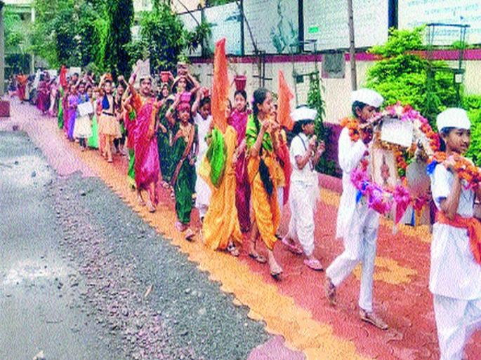 Harmonacha alarm in schools in Nashik Road area | नाशिकरोड परिसरात शाळांमध्ये हरिनामाचा गजर Harmonacha alarm in schools in Nashik Road area | नाशिकरोड परिसरात शाळांमध्ये हरिनामाचा गजर