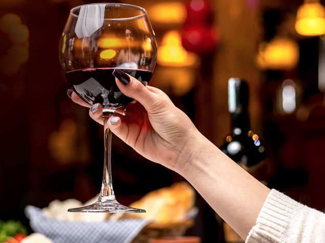 Increased alcohol, tobacco addiction in women; National Family Health Survey | महिलांमध्ये वाढले दारू, तंबाखूचे व्यसन;  नॅशनल फॅमिली हेल्थ सर्व्हे Increased alcohol, tobacco addiction in women; National Family Health Survey | महिलांमध्ये वाढले दारू, तंबाखूचे व्यसन;  नॅशनल फॅमिली हेल्थ सर्व्हे