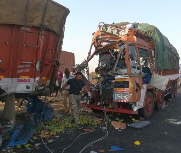 One killed in an accident in Yavatmal district | यवतमाळ जिल्ह्यात ओव्हरटेकच्या प्रयत्नात झालेल्या अपघातात एक ठार One killed in an accident in Yavatmal district | यवतमाळ जिल्ह्यात ओव्हरटेकच्या प्रयत्नात झालेल्या अपघातात एक ठार