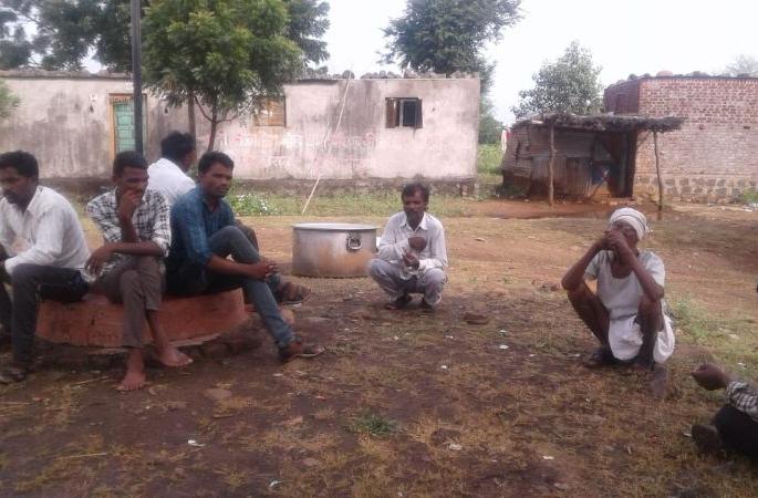 Zero percentage vote in Dharkanhan village in Yavatmal district | Maharashtra Election 2019; यवतमाळ जिल्ह्यातील धारकान्हा गावात शून्य टक्के मतदान Zero percentage vote in Dharkanhan village in Yavatmal district | Maharashtra Election 2019; यवतमाळ जिल्ह्यातील धारकान्हा गावात शून्य टक्के मतदान