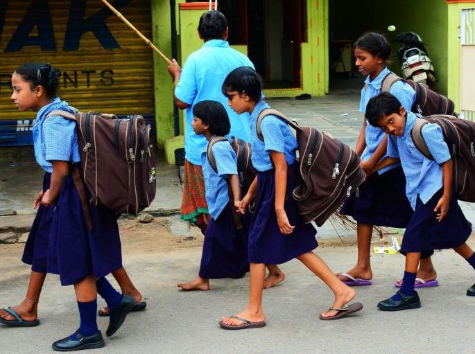 60% parents are against opening schools | ६० टक्के पालक शाळा उघडण्याच्या विरोधात