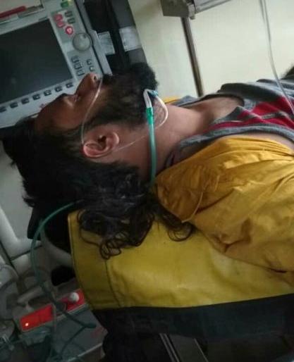 Attack on Devendra Bhuiar candidate in Amravati district | Maharashtra Election 2019; अमरावती जिल्ह्यात उमेदवार देवेंद्र भुयार यांच्यावर प्राणघातक हल्ला Attack on Devendra Bhuiar candidate in Amravati district | Maharashtra Election 2019; अमरावती जिल्ह्यात उमेदवार देवेंद्र भुयार यांच्यावर प्राणघातक हल्ला