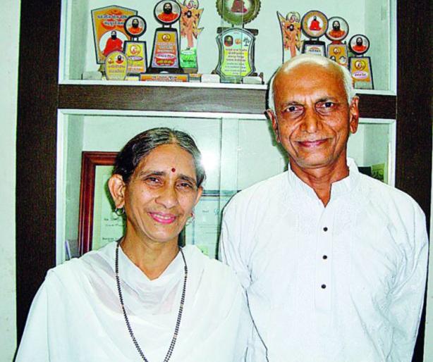 World Yoga Day; Across the seven seas Gupta couple teaches Yoga | जागतिक योग दिन; गुप्ता दाम्पत्याचा सातासमुद्रापार ‘योग’