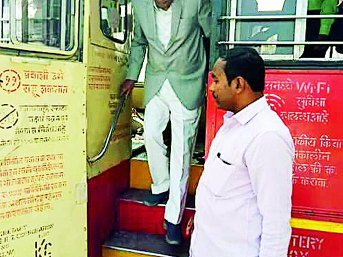 Most senior MLAs of the legislature travel by ST buses ... | विधीमंडळातील सर्वात ज्येष्ठ आमदार जेव्हा एसटी बसने प्रवास करतात...