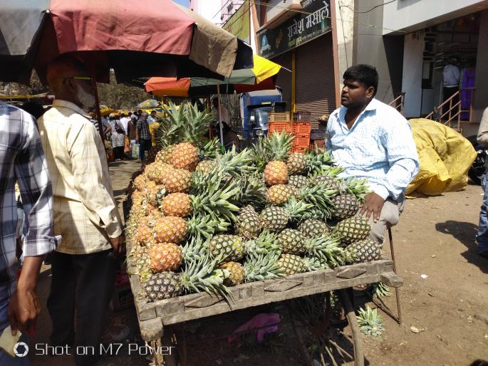 Kolhapur: Guar, Vangi, cheap; Onion grew, demand for rice increased, grapes, pineapple, Malta demand | कोल्हापूर : गवार, वांगी, स्वस्त; कांदा वाढला, तांदळाच्या दरात किचिंत वाढ, द्राक्षे, अननस, माल्टाला मागणी