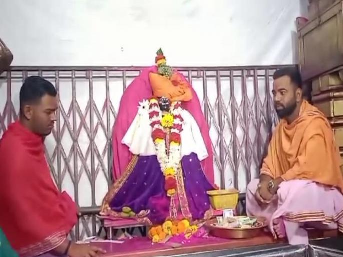 The chemical conservation process of the original idol of Shri Jotiba Deva will begin from Tuesday | Kolhapur: जोतिबा मूर्तीच्या संर्वधन प्रक्रियेला प्रारंभ, भाविकांना घ्यावे लागणार उत्सवमूर्तीचे दर्शन The chemical conservation process of the original idol of Shri Jotiba Deva will begin from Tuesday | Kolhapur: जोतिबा मूर्तीच्या संर्वधन प्रक्रियेला प्रारंभ, भाविकांना घ्यावे लागणार उत्सवमूर्तीचे दर्शन