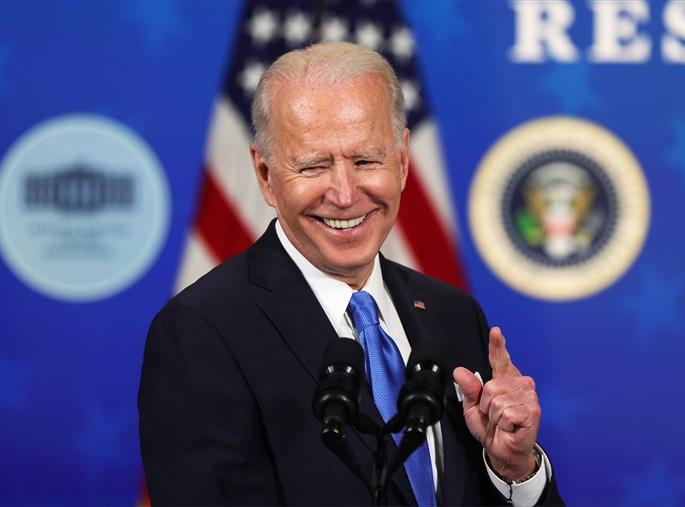 Vaccination of adults in the United States from May 1 | अमेरिकेत १ मेपासून प्रौढांना लस Vaccination of adults in the United States from May 1 | अमेरिकेत १ मेपासून प्रौढांना लस