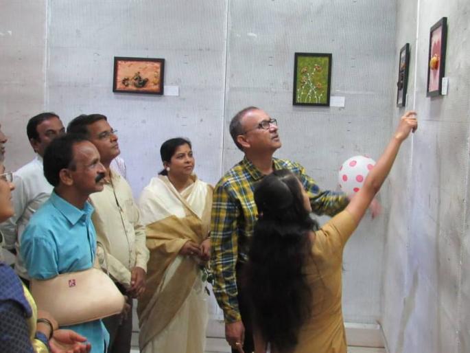 Darshan of Rural Konkan culture by art exhibition | कला प्रदर्शनातून ग्रामीण कोकणातील संस्कृतीचे दर्शन Darshan of Rural Konkan culture by art exhibition | कला प्रदर्शनातून ग्रामीण कोकणातील संस्कृतीचे दर्शन