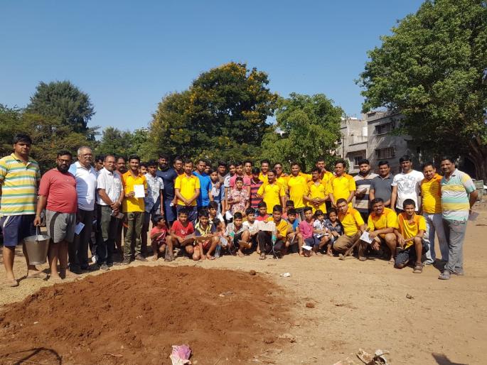 Vacant plants, innovative ventures for school children | शाळकरी मुलांंनी सुट्टीत लावली झाडे, अभिनव उपक्रम Vacant plants, innovative ventures for school children | शाळकरी मुलांंनी सुट्टीत लावली झाडे, अभिनव उपक्रम