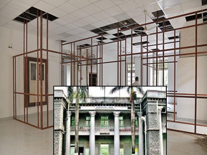 Furniture in Kolhapur Collectorate office made waterproof to prevent damage in flood waters | कितीही येऊ दे महापूर! कोल्हापूर जिल्हाधिकारी कार्यालयात आता फर्निचर 'वॉटरप्रूफ' Furniture in Kolhapur Collectorate office made waterproof to prevent damage in flood waters | कितीही येऊ दे महापूर! कोल्हापूर जिल्हाधिकारी कार्यालयात आता फर्निचर 'वॉटरप्रूफ'