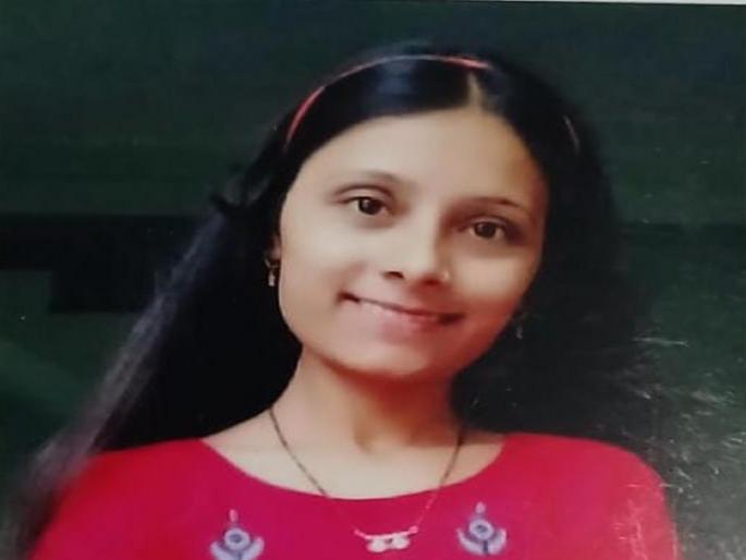 Ten years after her marriage Pooja Chavan scored a flying high in her 12th examination | Kolhapur: लग्नानंतर दहा वर्षांनी पूजा चव्हाण यांनी बारावी परीक्षेत मिळवले घवघवीत यश Ten years after her marriage Pooja Chavan scored a flying high in her 12th examination | Kolhapur: लग्नानंतर दहा वर्षांनी पूजा चव्हाण यांनी बारावी परीक्षेत मिळवले घवघवीत यश